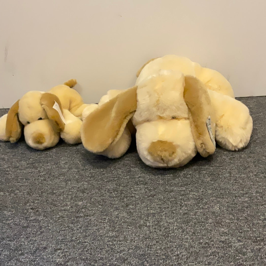 Liggende hond 43 cm